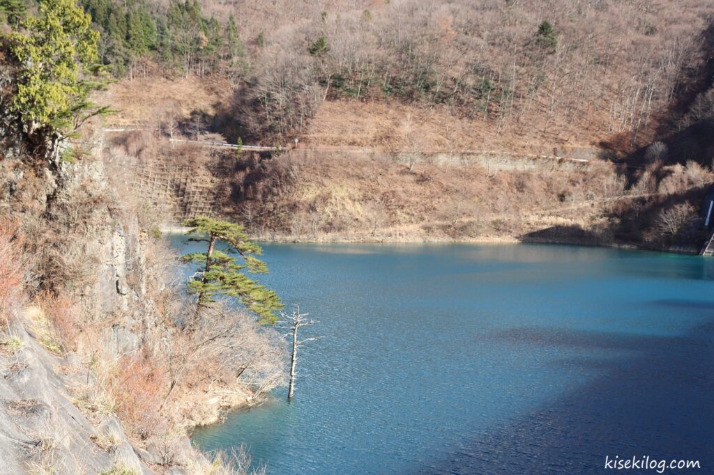 群馬県　コバルトブルーの奥四万湖